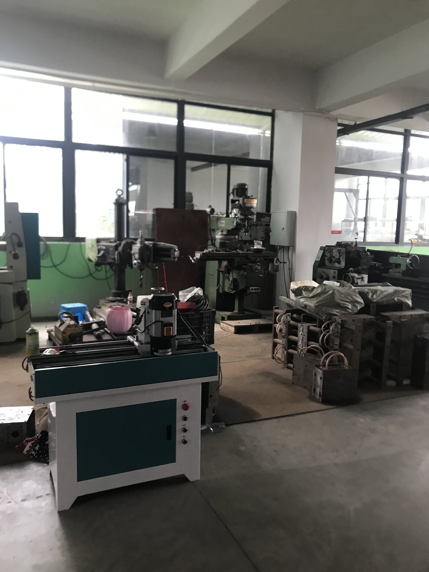 模具加工设备与模具制造